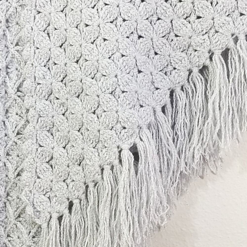 NWOT gray metallic silver thread large fringed knit shawl - Picture 8 of 9